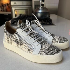 Giuseppee Zanotti python trainers